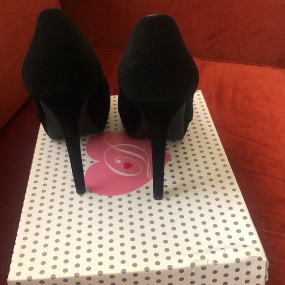 Black Platform Heels - Picture 3 of 4